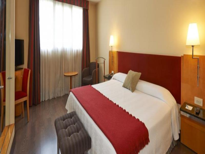 Nh Ciutat De Reus Hotell Eksteriør bilde