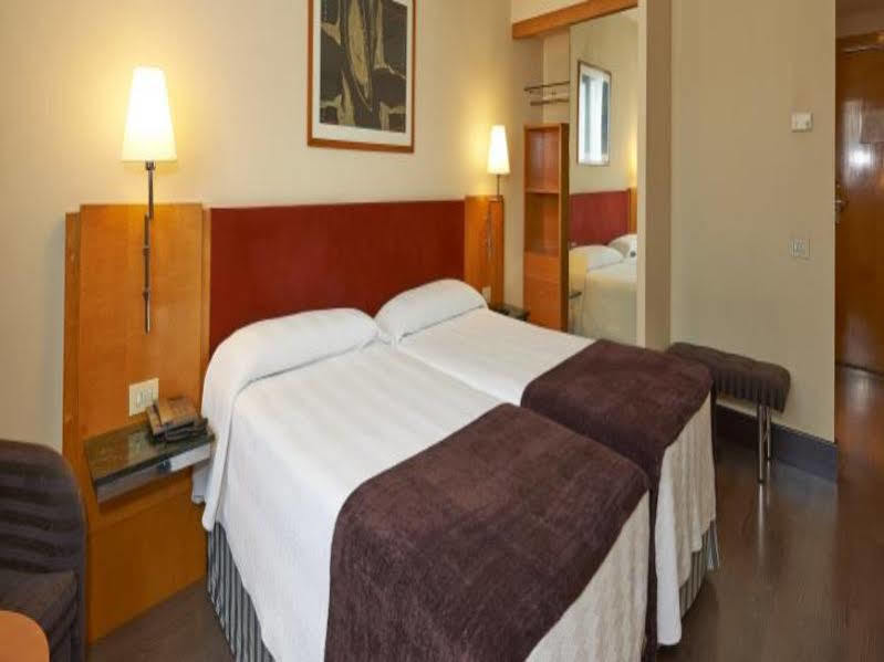 Nh Ciutat De Reus Hotell Eksteriør bilde